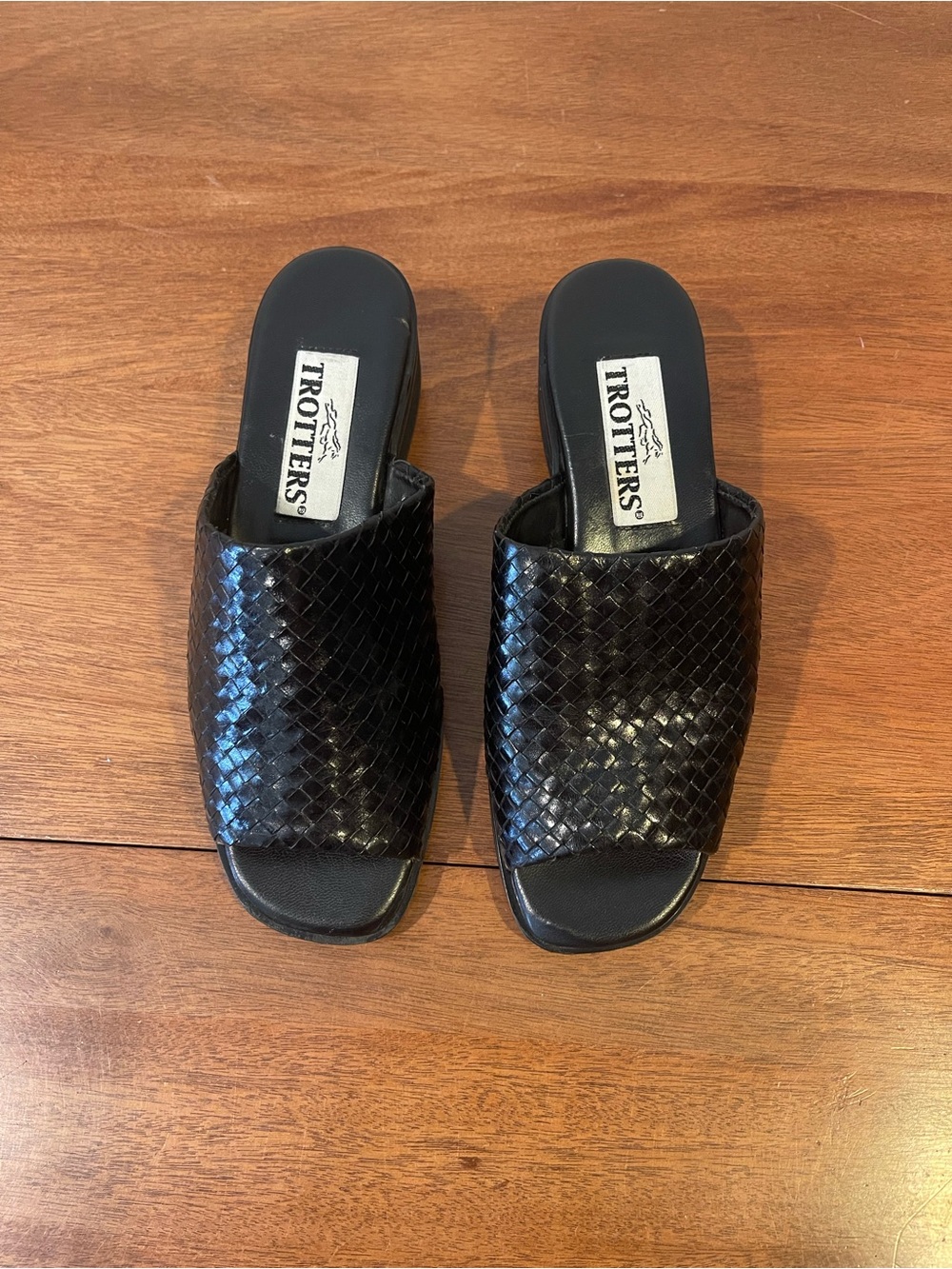 Trotters Black Leather Woven Slide Mules Sandals Short Block Heel - Picture 3 of 12